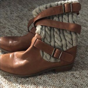 Gorgeous ‘Mellow Yellow’ bootie size 8, cognac